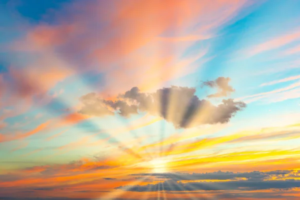 Günbatımı Bulutlu Gün Batımı Gökyüzü Doğanın Bahar Günbatımı Arka Planı — Stok fotoğraf