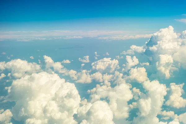Blauwe wolken en lucht — Stockfoto