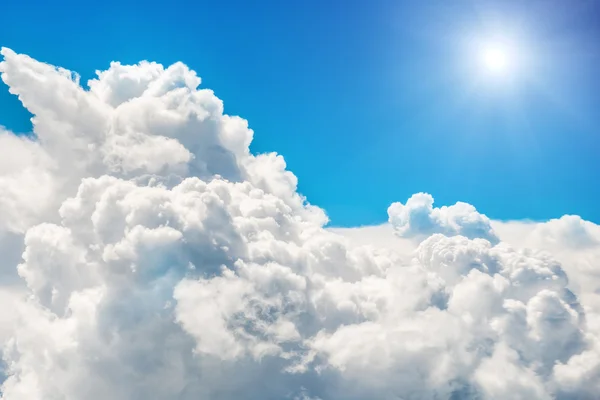 Blauwe wolken en lucht — Stockfoto