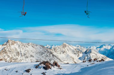Teleferik karlı mavi Dağları