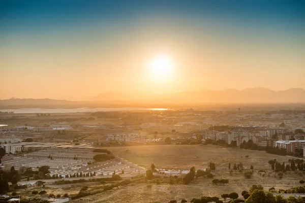 Solnedgång över europian city — Stockfoto