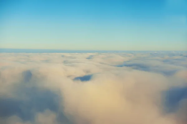 Lucht, zonsondergang zon en de wolken — Stockfoto