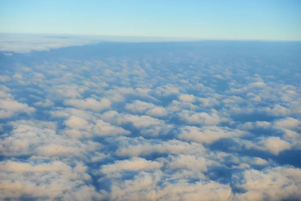 Cielo, sole al tramonto e nuvole — Foto Stock