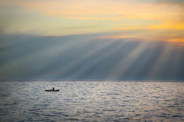 Paisagem marítima com barco — Fotografia de Stock