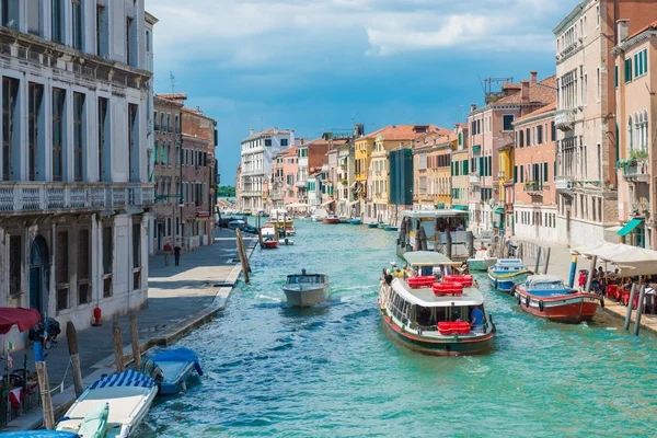 Nagy csatorna Velencében, Olaszország — Stock Fotó