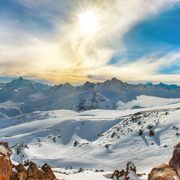 Snöiga berg — Stockfoto