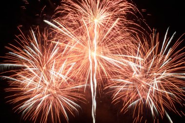 Renkli bayram havai fişekleri