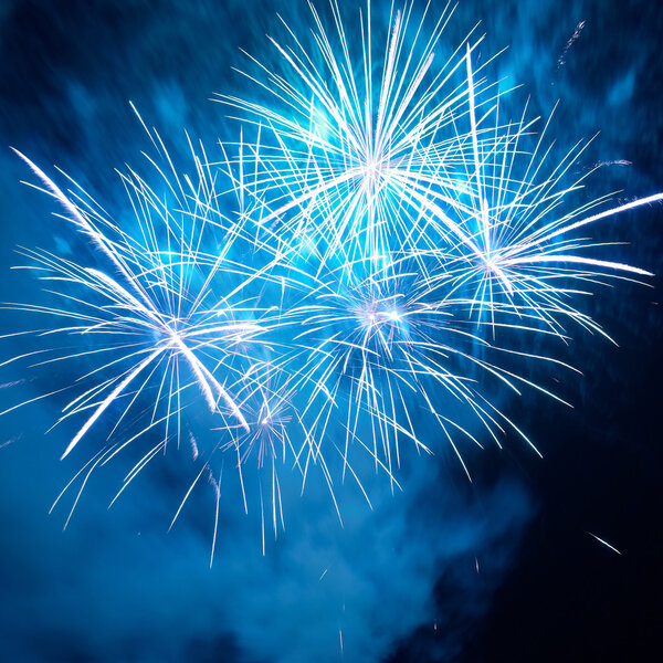 Красочные праздничные фейерверки