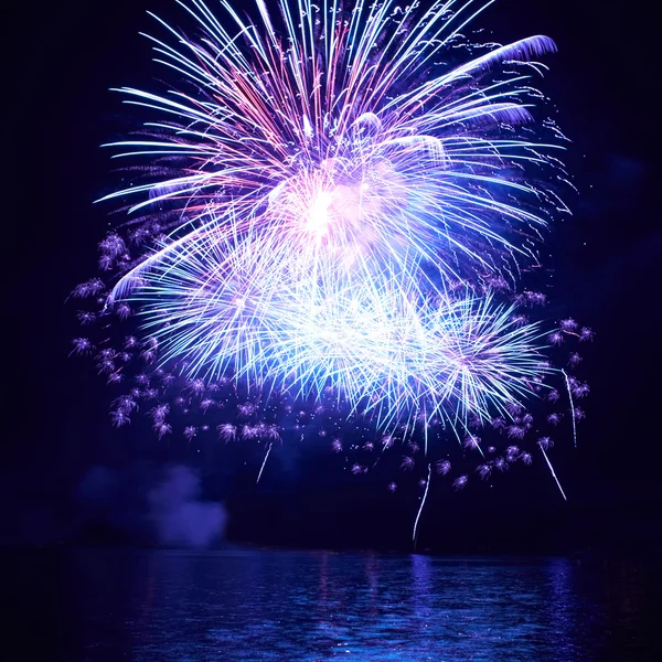 Fuochi d'artificio colorati blu — Foto Stock