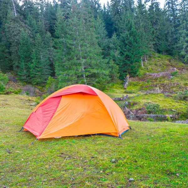 Πορτοκαλί σκηνή camping — Φωτογραφία Αρχείου