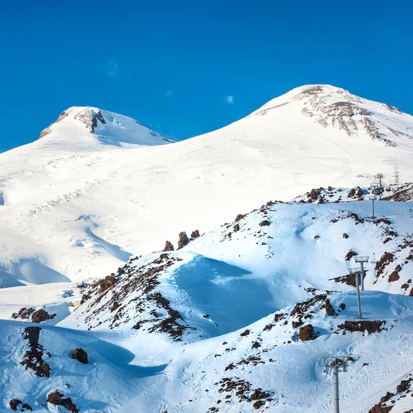 Montagna degli Elbrus nella neve — Foto Stock