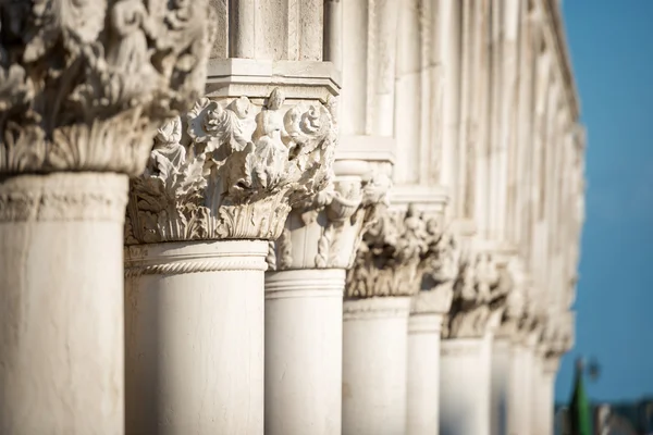 Coluna Esculturas do Palácio do Doge — Fotografia de Stock