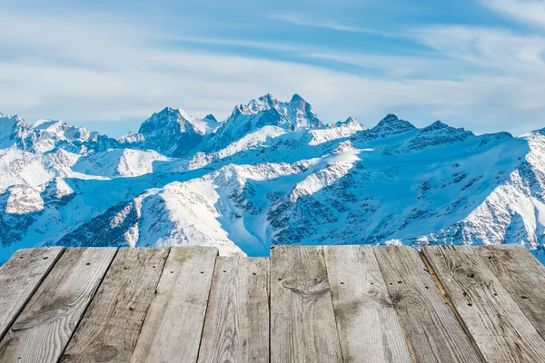 Blick vom leeren Holztisch — Stockfoto