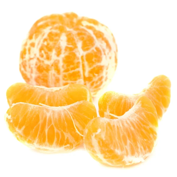 Mandarina pelada y rebanadas —  Fotos de Stock