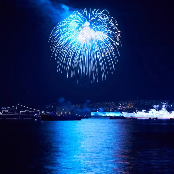 Fogos de artifício coloridos azuis — Fotografia de Stock