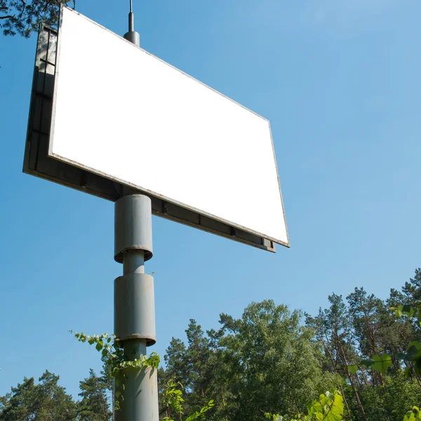 Prázdné billboard s prázdný prostor — Stock fotografie