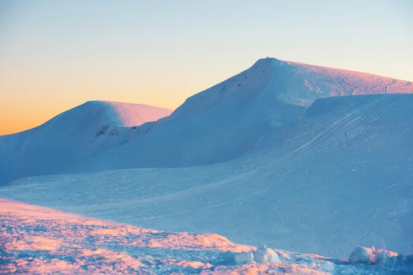 Zachód słońca w górach zimowych — Zdjęcie stockowe