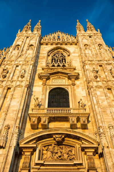 Vista nocturna de la Catedral de Milán — Foto de Stock