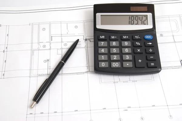 Calculator and pen on drawing — Stock Photo, Image