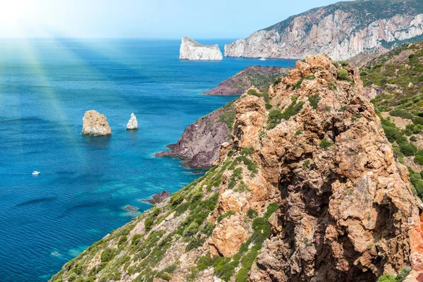 Vue sur la mer tropicale depuis la côte — Photo