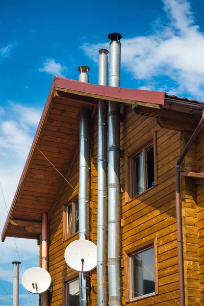 Casa rural con chimenea moderna —  Fotos de Stock