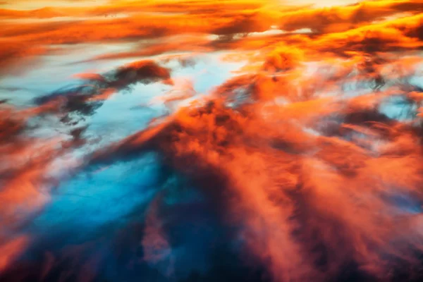 Farbenfroher orangefarbener und blauer Himmel — Stockfoto