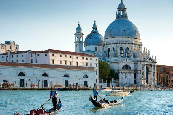 Gondolieri al Canal Grande di Venezia Foto Stock