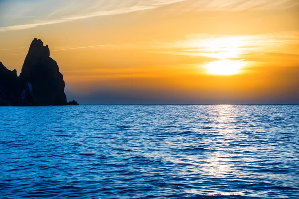 青い海の上夕日 — ストック写真