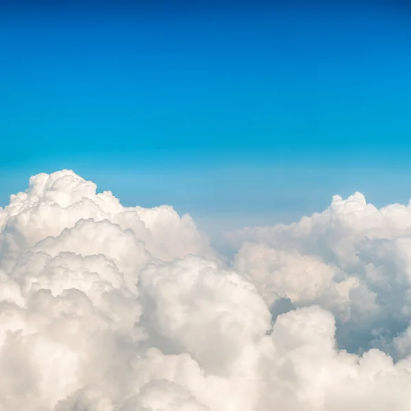 Nuvens azuis e céu — Fotografia de Stock