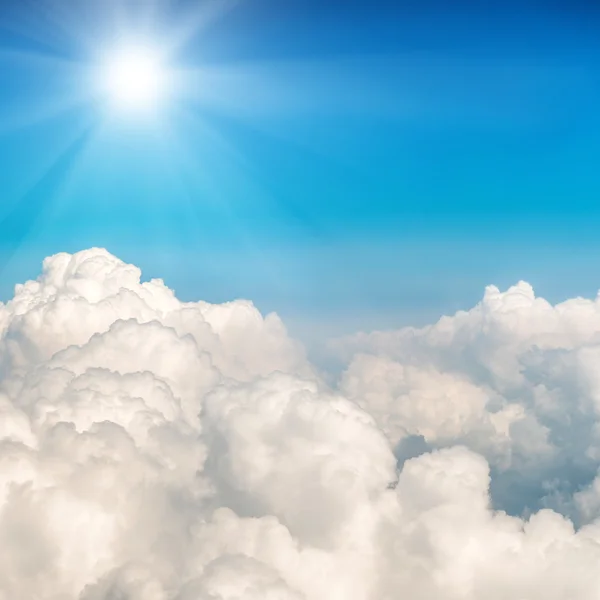 Blå moln och himmel — Stockfoto