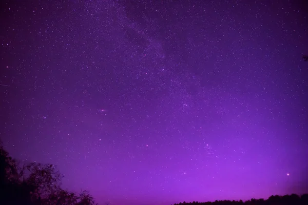 Hermoso cielo púrpura noche — Foto de Stock