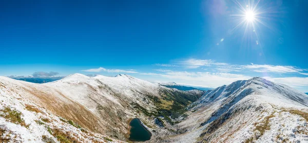 Panorama na piękne góry i jeziora — Zdjęcie stockowe