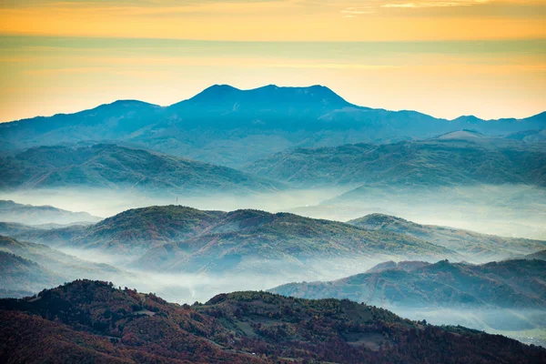 Gama de montañas azules —  Fotos de Stock