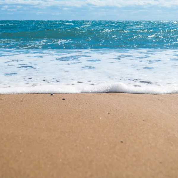Błękitne morze i plaża — Zdjęcie stockowe