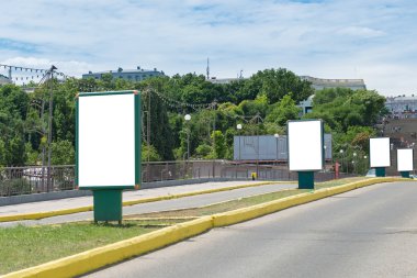 Sokakta birçok başkalarıyla Lightboxlar