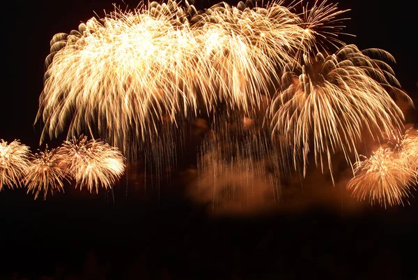 Festliches buntes Feuerwerk — Stockfoto
