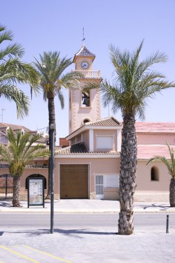 Kilisenin çan kulesi