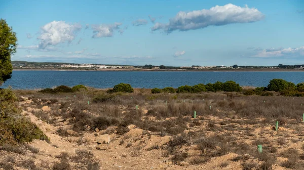 Gölün üzerinde görünüm