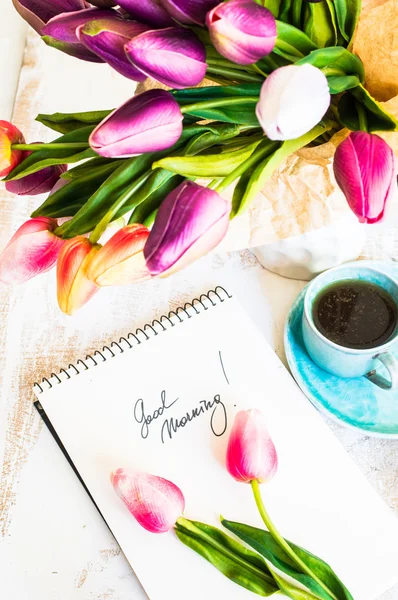 Tulpen und Kaffee — Stockfoto