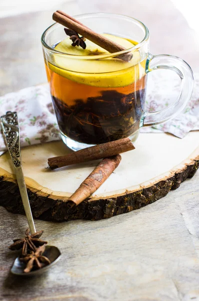 Glögg te med äpple — Stockfoto