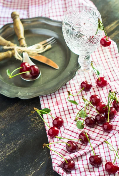 Fresh cherry on rustic background — Stock Photo, Image