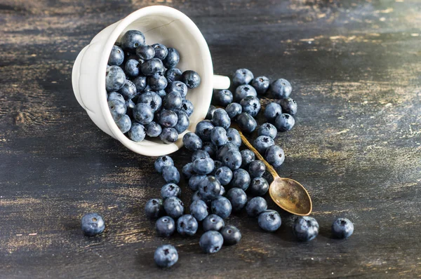 Bilberry on vintage wooden table — Stock Photo, Image