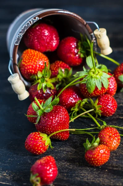 Fresa fresca sobre la mesa — Foto de Stock