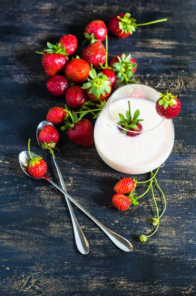 Fresh strawberry on the table — Stock Photo, Image