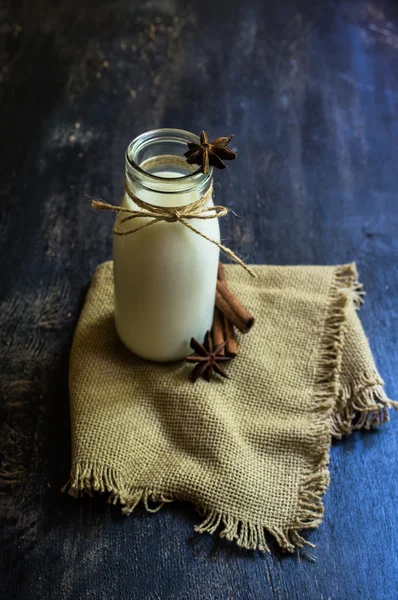 Jahrgang Flasche Milch — Stockfoto