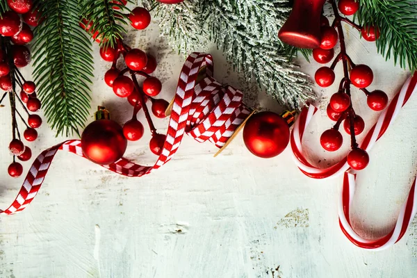 Marco Navidad Con Ramas Árbol Navidad Sobre Fondo Madera Rústico —  Fotos de Stock