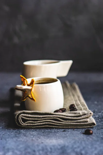 Tasses Céramique Blanche Avec Boisson Chaude Café Sur Fond Textile — Photo