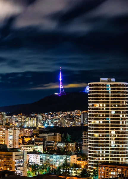 Běžící Mraky Noční Obloze Nad Centrem Města Tbilisi Georgia — Stock fotografie