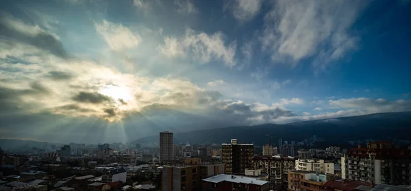 Vista Panorâmica Moderno Centro Cidade Tbilisi Manhã Outonal Com Raios — Fotografia de Stock