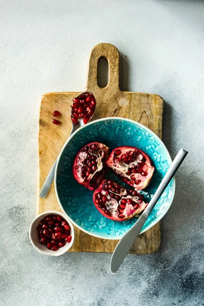 Organic Pomegranate Fruits Its Seeds Plate Stone Grey Background Organic — Stock Photo, Image